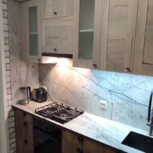 Кухня со столешницей из HPL-пластика