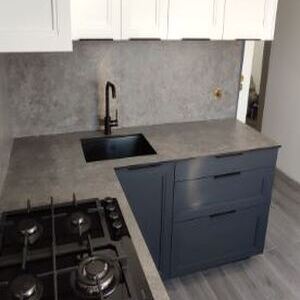 Угловая кухня со столешницей из HPL-пластика